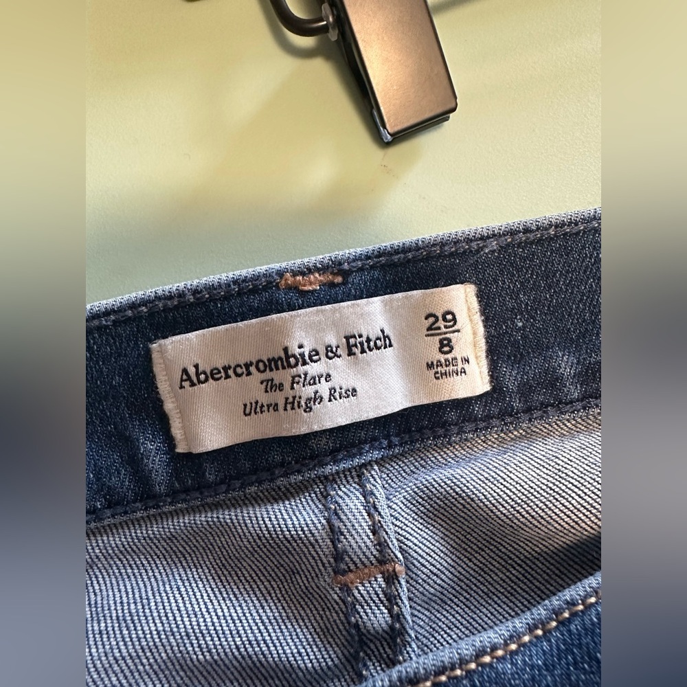 Abercrombie & Fitch Ultra High Rise Flare Jean size 29 medium wash - Picture 2 of 8